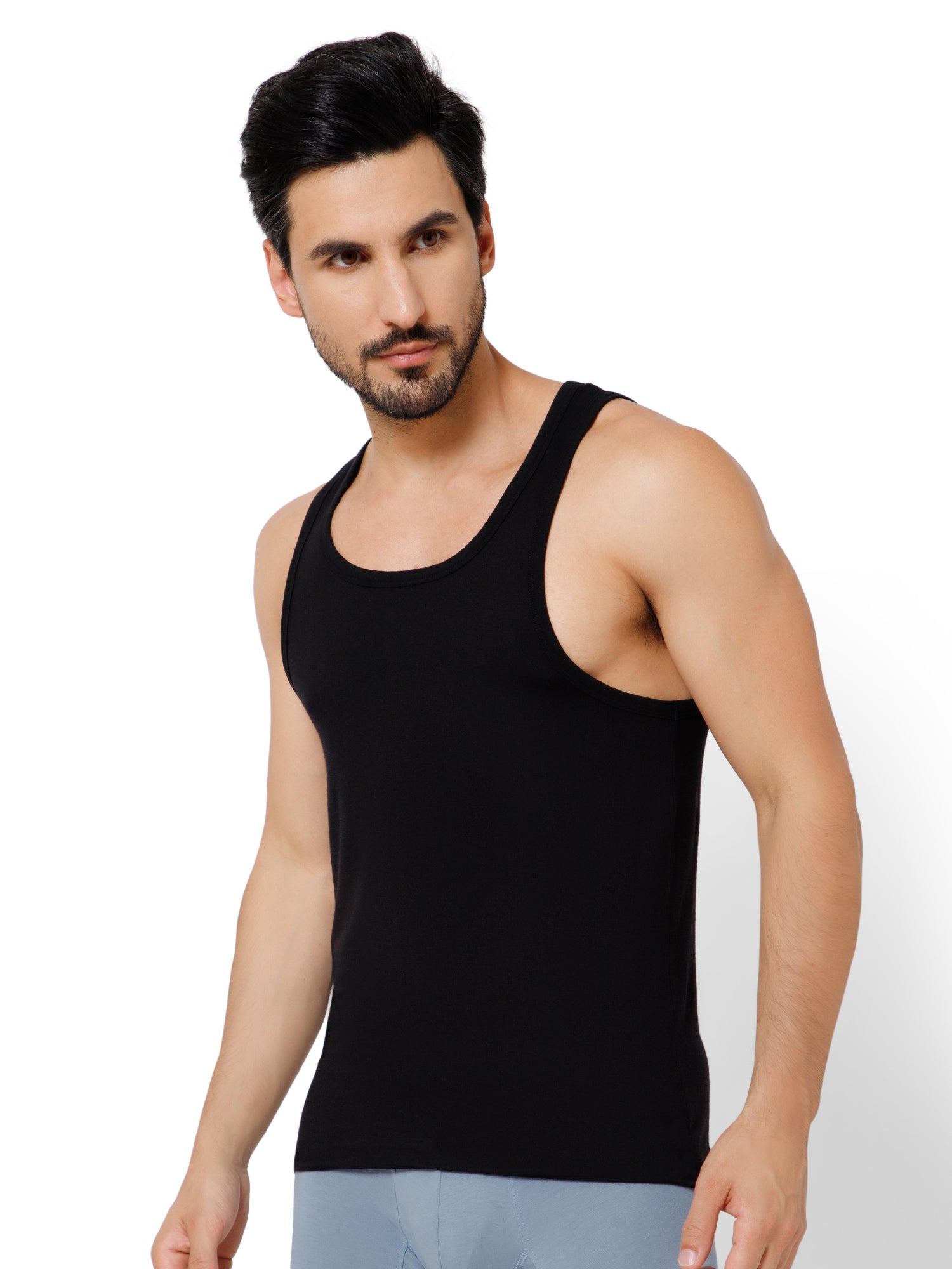 SUPIMA VEST ROUND NECK IN WHITE COLOR.