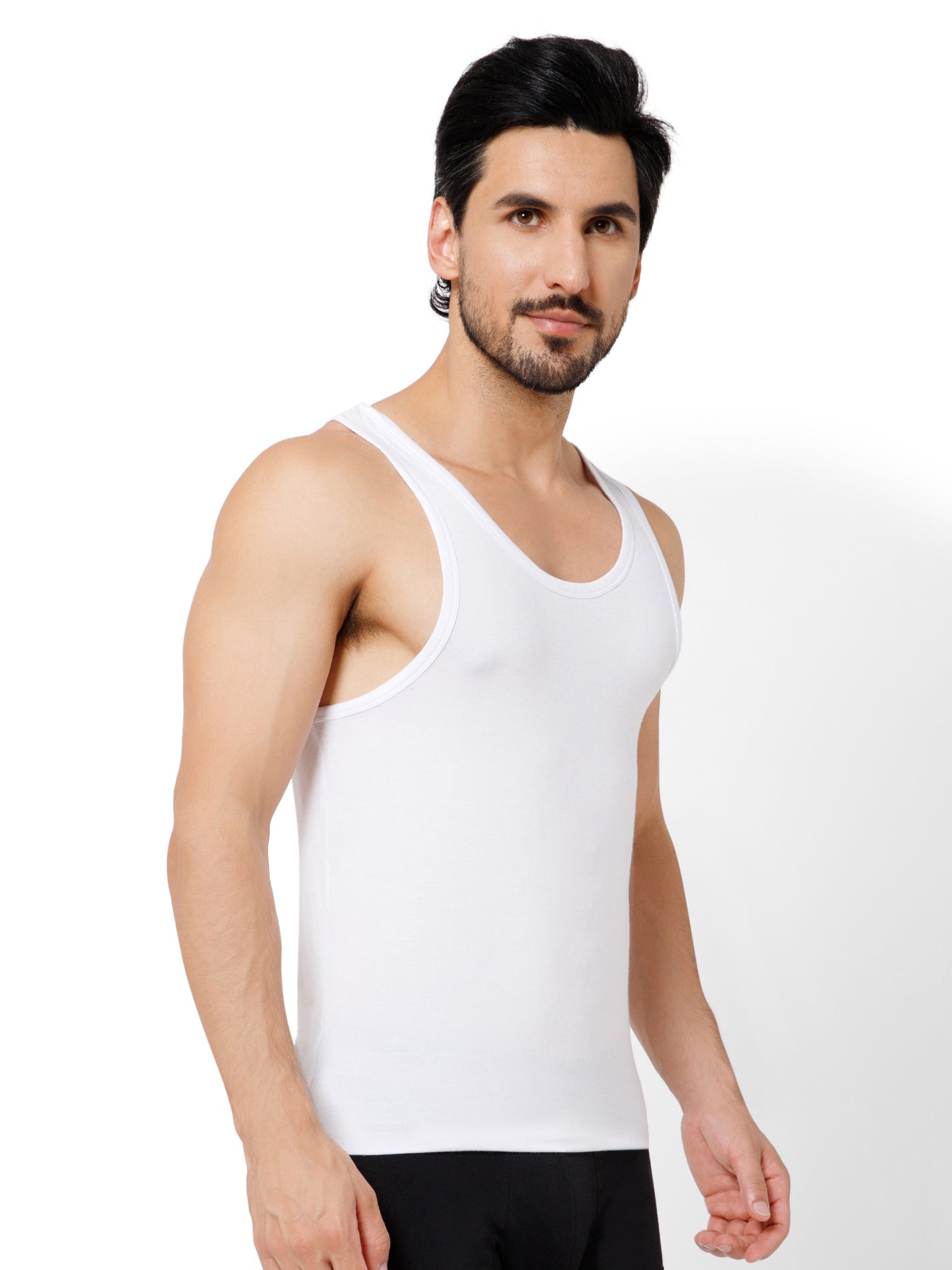 SUPIMA VEST ROUND NECK IN WHITE COLOR.