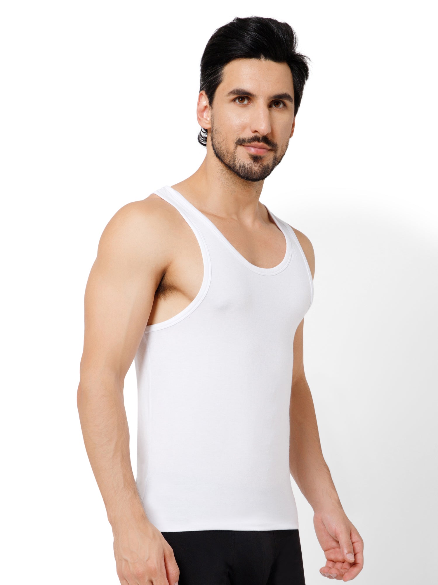 SUPIMA VEST ROUND NECK IN WHITE COLOR.