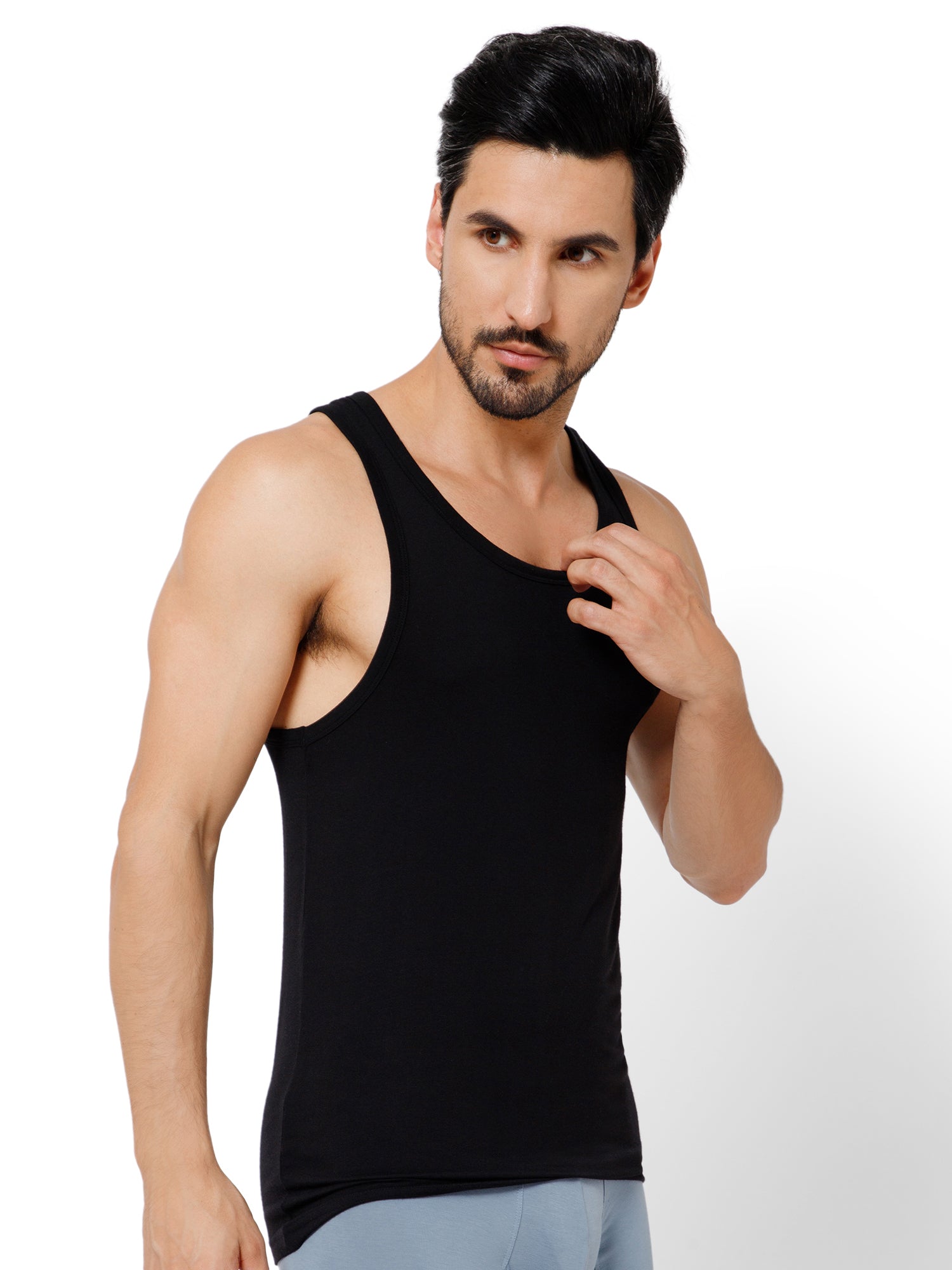 SUPIMA VEST ROUND NECK IN WHITE COLOR.
